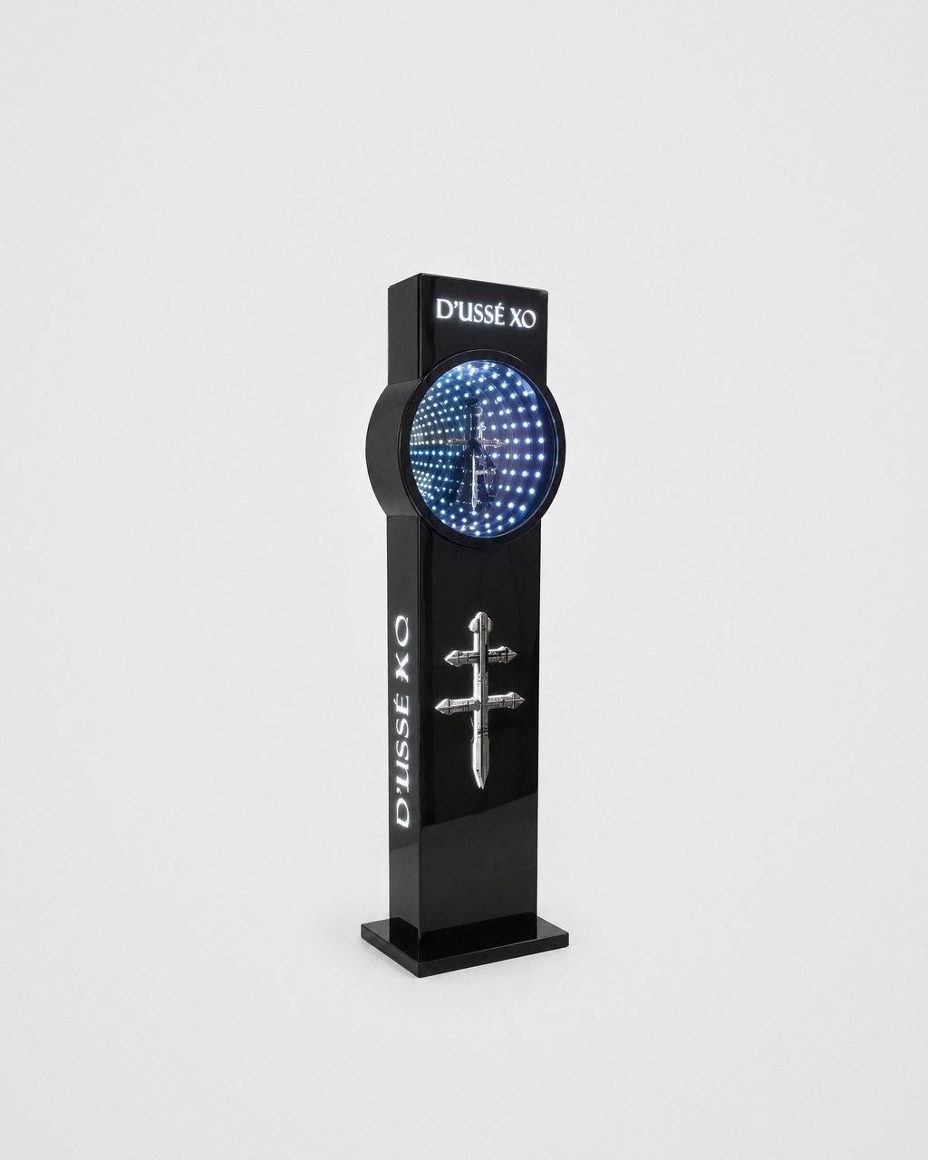 Infinity-mirror light totem